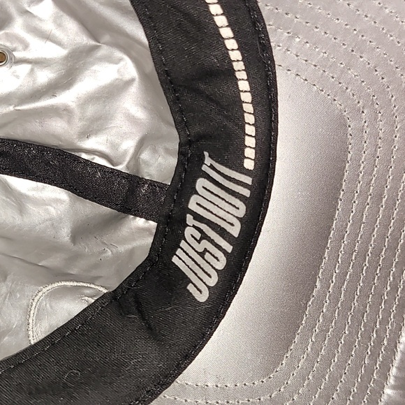 Vintage. 90s. Nike. Nylon. Adjustable strap. One size fits most. Hat - Picture 10 of 13